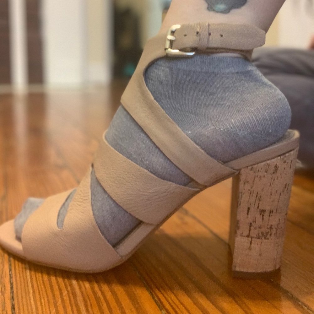 Marc Fisher nude leather strappy block heels size 10